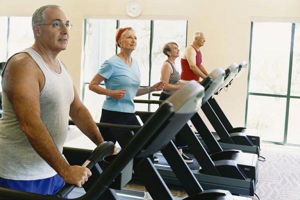 Máy chạy bộ có giúp ích gì cho bệnh lý người cao tuổi 