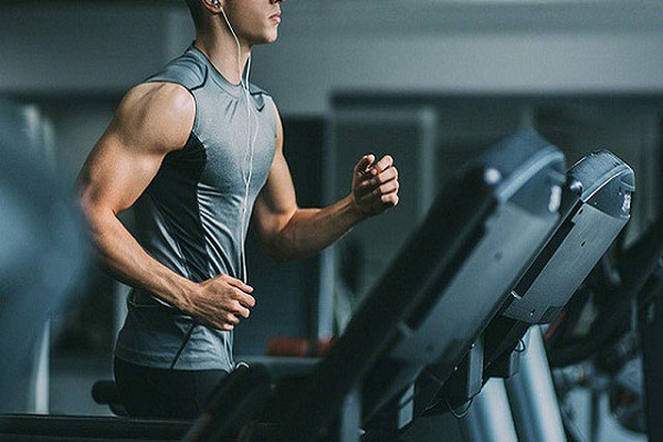 Sự thật chuyện máy chạy bộ có giúp cải thiện sinh lý không?